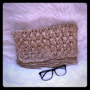 Straw clutch hand bag
